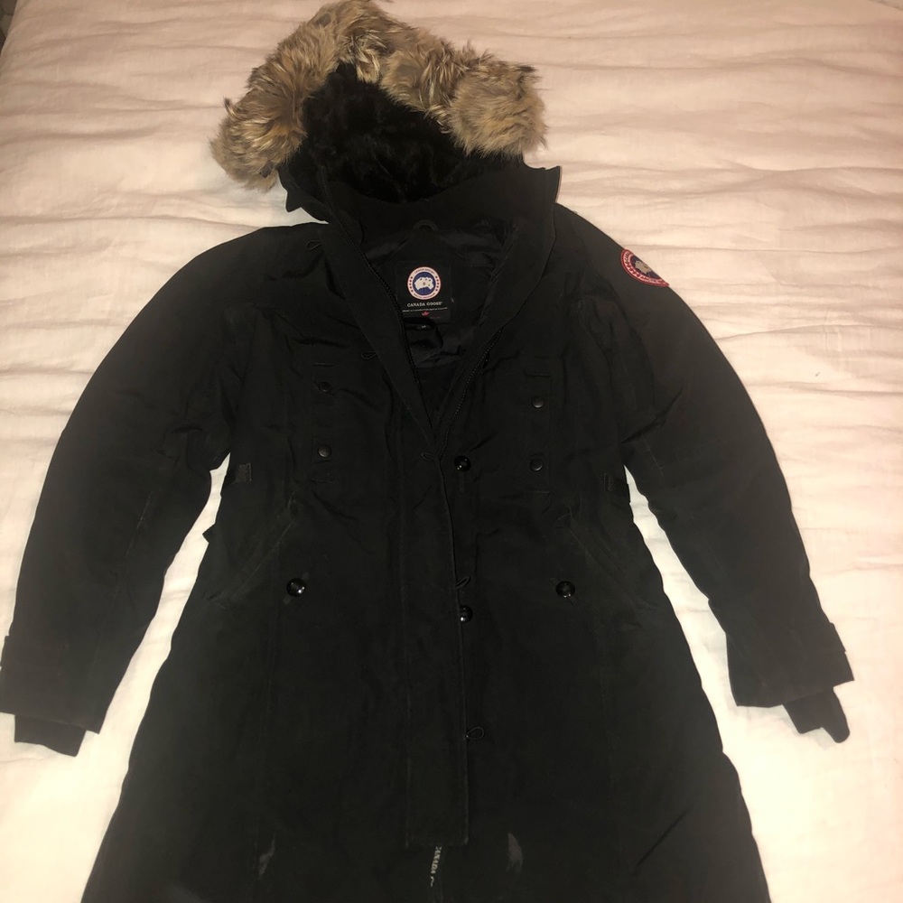 CANADA GOOSE SIZE SMALL